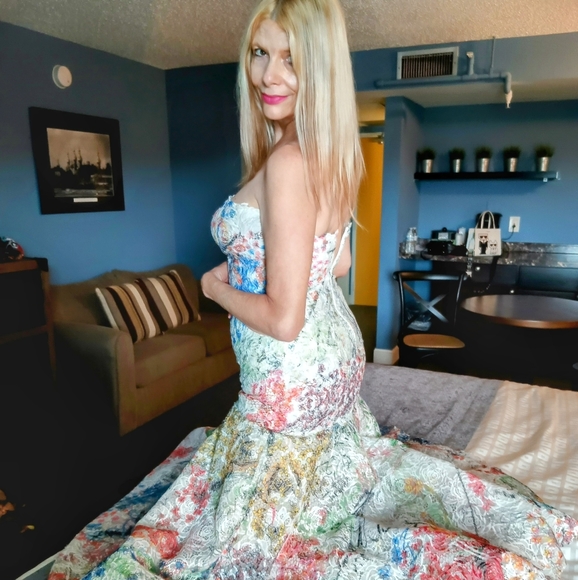 Monique Lhuillier Designer Dress sz 8